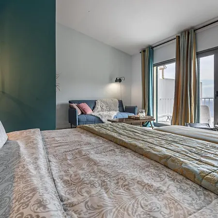 Sophia By Alma Daire Caniço