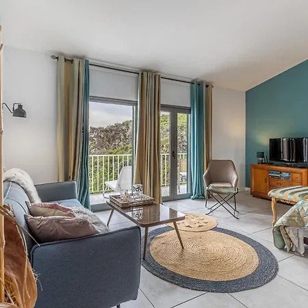 Sophia By Alma Caniço