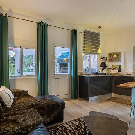 Sophia By Alma * Caniço