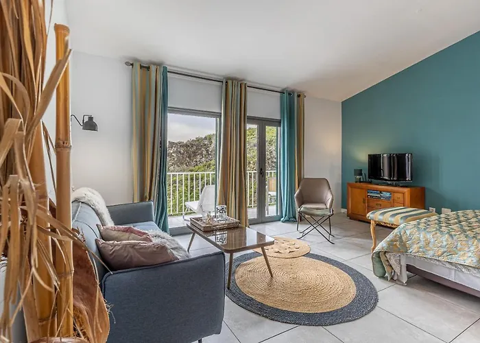 Sophia By Alma Caniço