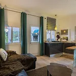 Sophia By Alma * Caniço