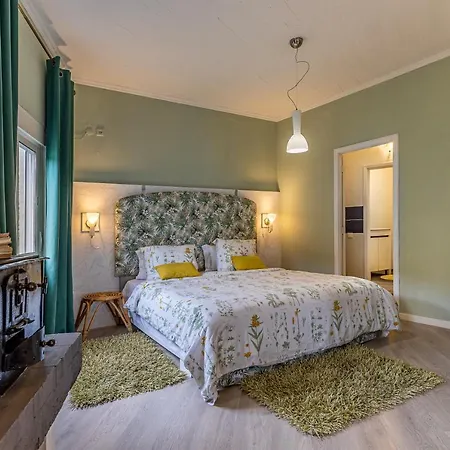 Sophia By Alma Caniço