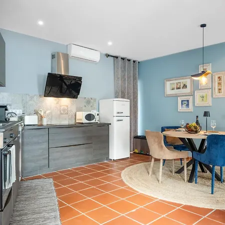 Sophia By Alma Caniço